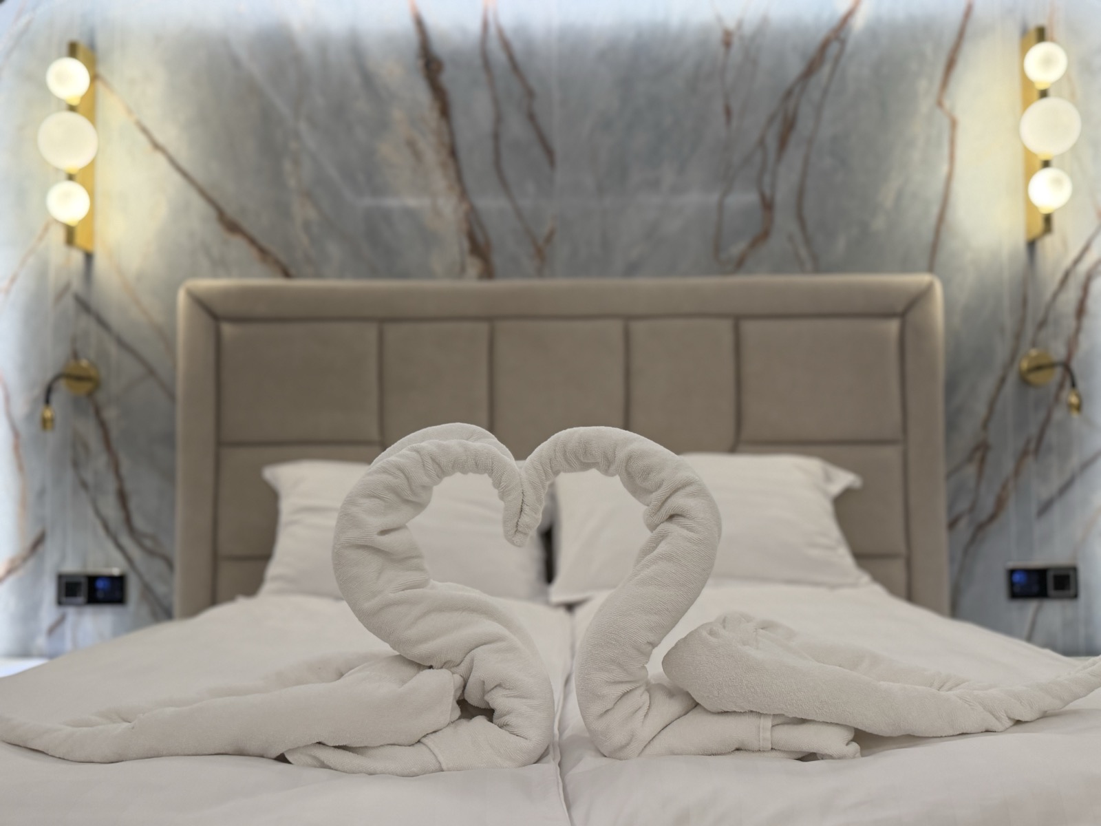 Rooms & Suites