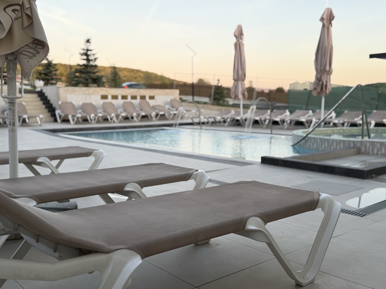 Piscina Exterioară/Interioară